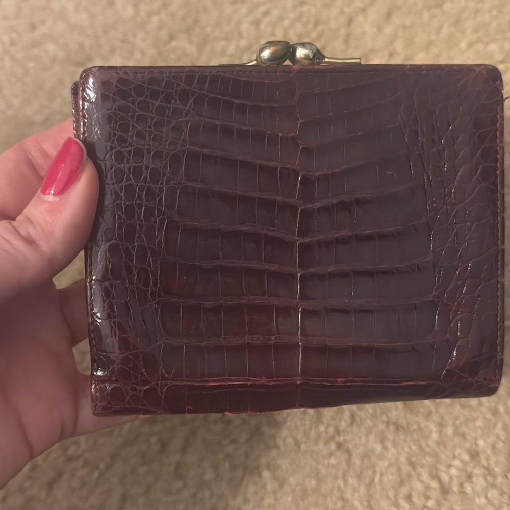 Gucci Croc-Embossed Leather Wallet in Plum with Gold GG - Picture 5 of 5